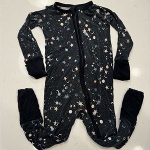 Little sleepies zippies pajamas no holes or stains
